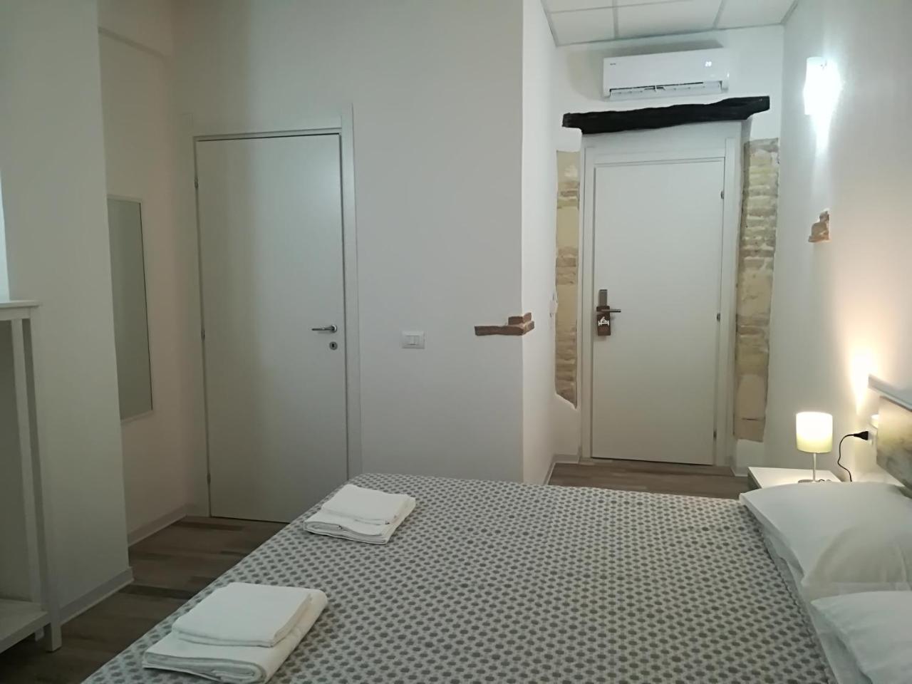 B.House Bed & Breakfast กาญารี ภายนอก รูปภาพ