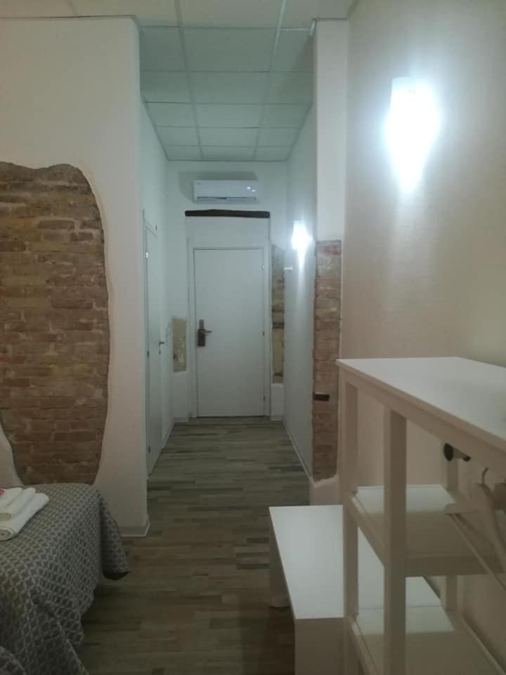 B.House Bed & Breakfast กาญารี ภายนอก รูปภาพ