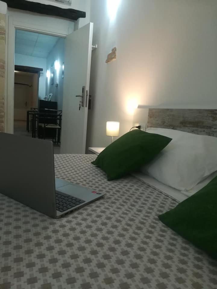 B.House Bed & Breakfast กาญารี ภายนอก รูปภาพ