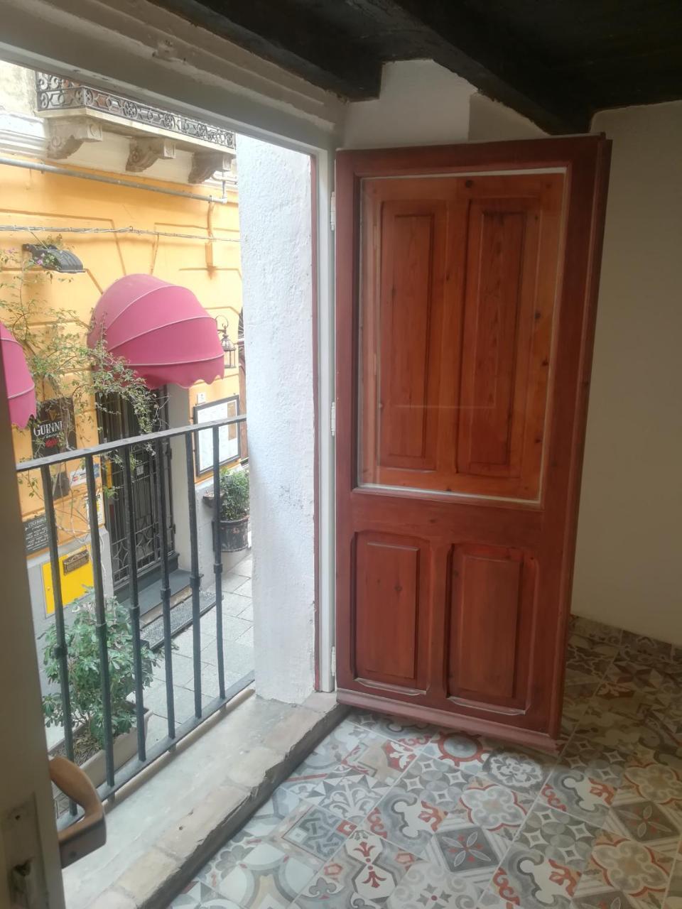 B.House Bed & Breakfast กาญารี ภายนอก รูปภาพ